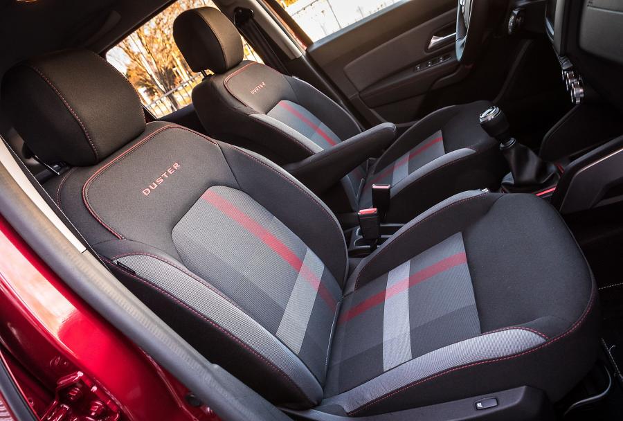 Интерьер Dacia Duster Charisma 2019 года  (фото 8 из 14)